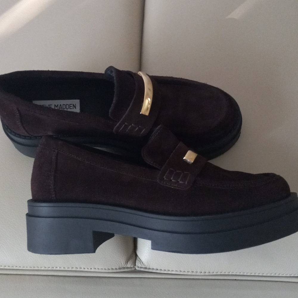 Steve Madden Chocolate Suede Platform Loafers with Gold Bar Detail Size 6.5 - Picture 6 of 15